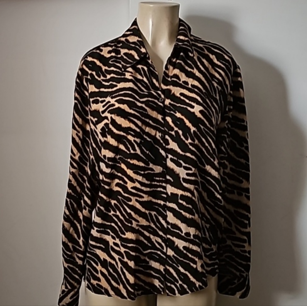 Size medium blouses bundle - Picture 5 of 7